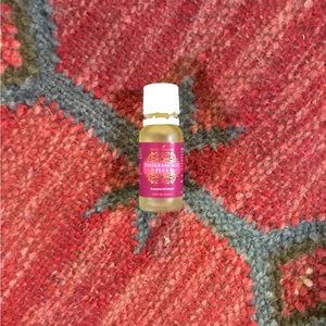 Young living, progessence plus essential oil